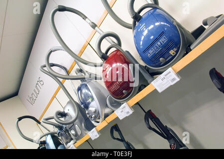 Vari gradi di vuoto per la vendita in John Lewis department store. Foto Stock