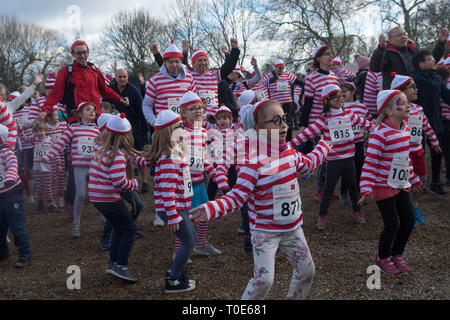 Domenica 17 marzo clapham common london . uk , 9,30pm , il 7° wheres wally carità fun run , Foto Stock