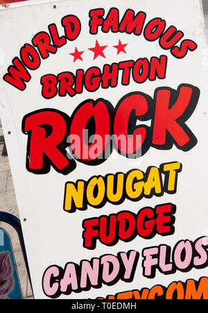 Segno pubblicità rock in vendita nella cittadina balneare di Brighton, Sussex, Inghilterra. Foto Stock