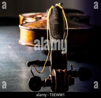 Il vecchio violino Foto Stock