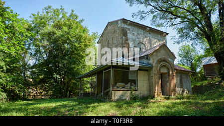 Immagine dell'Arcangelo georgiana Chiesa ortodossa in stile georgiano esterno, decimo - XI secolo, Superiore Krikhi, Krikhi, Georgia (paese). Foto Stock