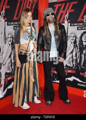 HOLLYWOOD, CA - 18 Marzo: Sheri Moon Zombie (L) e Rob Zombie arriva alla premiere di Netflix "sporco" a ArcLight Hollywood di Marzo 18, 2019 a Hollywood, in California. Foto Stock