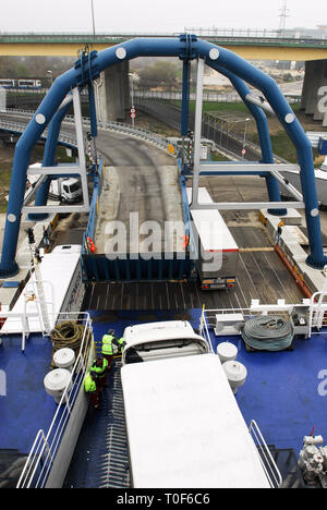 MS Stena Baltica, ro-pax ferry di proprietà di Stena Line, a Gdynia, Polonia. Il 12 aprile 2008 © Wojciech Strozyk / Alamy Stock Photo Foto Stock