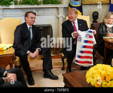 Washington, Stati Uniti d'America. 19 mar 2019. Il Presidente degli Stati Uniti, Trump incontra Presidente Jair Bolsonoro del Brasile alla Casa Bianca. Credito: Chris Kleponis/Piscina via CNP | Utilizzo di credito in tutto il mondo: dpa picture alliance/Alamy Live News Foto Stock