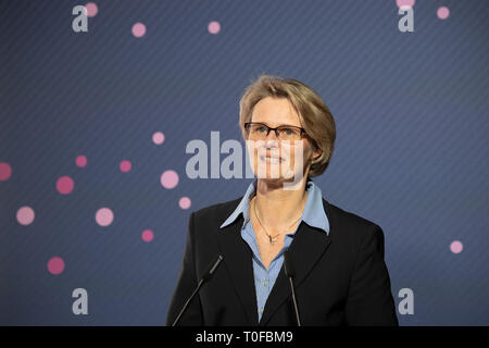 Berlino, Germania. Xix Mar, 2019. Anja Karliczek (CDU), Ministro federale dell'istruzione e della ricerca, parlerà al Ministero della scienza a Berlino durante la fase di apertura della scienza 2019. Un fuoco dell Anno della scienza è di intelligenza artificiale (AI). Credito: Ralf Hirschberger/dpa/Alamy Live News Foto Stock