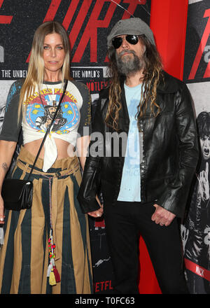 Hollywood, Stati Uniti d'America. Xviii Mar, 2019. 18 Marzo 2019 - Hollywood, California - Sheri Moon Zombie, Rob Zombie. Netflix è ''Lo sporco'' Premiere Mondiale tenutosi presso il Teatro di Lupo al ArcLight Cinema Glossari Affini Dome. Photo credit: Faye Sadou/AdMedia Credito: Faye Sadou/AdMedia/ZUMA filo/Alamy Live News Foto Stock