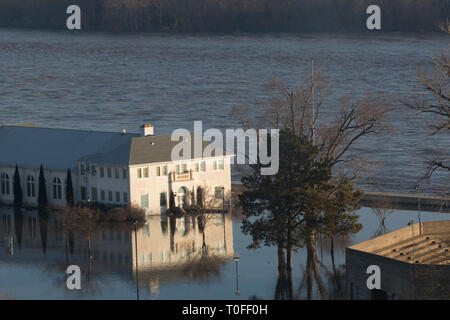 Ashland, Stati Uniti d'America. Xvii Mar, 2019. Vista aerea di inondazione in guardia nazionale Camp Ashland dopo l'argine del fiume Platte è stato lavato fuori Marzo 17, 2019 Ashland, Nebraska. Centro storico Le inondazioni causate dalla rapida fusione di nevicata record sweep attraverso le comunità rurali nel Nebraska e Iowa uccidendo almeno quattro persone nelle pianure e Midwest. Credito: Planetpix/Alamy Live News Foto Stock