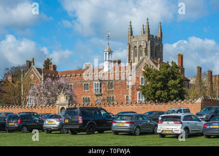 Ospedale del Santo e la Santissima Trinità la chiesa della Santa Trinità per la parte posteriore, nel villaggio di Long Melford, Suffolk, East Anglia, UK. Foto Stock