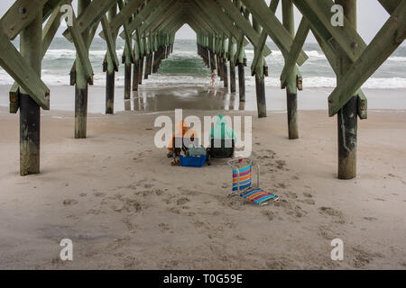 Un giorno di tempesta a Wrightsville Beach, Carolina del Nord. Foto Stock