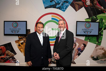 Libero uso primo presidente dei Giochi del Commonwealth Federation Principe Imran visite Glasgow 2014 sede. Il principe Imran e signore Smith Lenny Warr Foto Stock