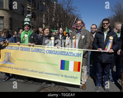 Primo gruppo LGBTQ a marzo sotto la propria bandiera nel quarantaquattresimo storia della Irish American giorno/Brooklyn per il giorno di San Patrizio parata del 3/17/19. Foto Stock