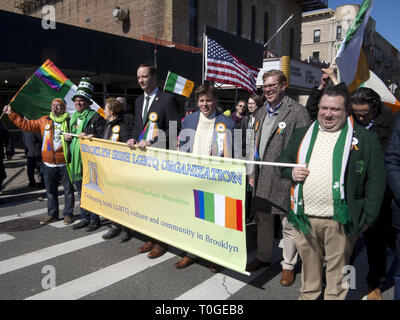 Primo gruppo LGBTQ a marzo sotto la propria bandiera nel quarantaquattresimo storia della Irish American giorno/Brooklyn per il giorno di San Patrizio parata del 3/17/19. Foto Stock