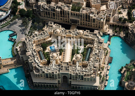 Vista di edifici da 124° piano di Burj Khalifa, edificio più alto struttura in tutto il mondo, Dubai, EAU. Foto Stock