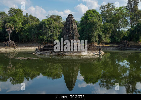 L'incantevole acqua Khmer-tempio a tema, Neak Pean, a Angkor a Siem Reap, Cambogia. Foto Stock