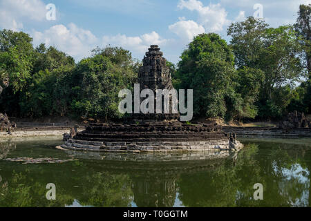 L'incantevole acqua Khmer-tempio a tema, Neak Pean, a Angkor a Siem Reap, Cambogia. Foto Stock