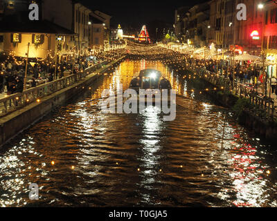 L'Italia, Lombardia, Milano, Navigli, Alzaia Naviglio Grande Naviglio Grande canale costruito tra il XII secolo e il XIV secolo Foto Stock