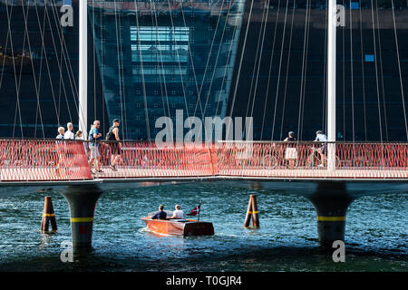 Danimarca, Copenaghen, Cirkelbroen il circolo Bridge e tecnologia Black Diamond per la costruzione Foto Stock