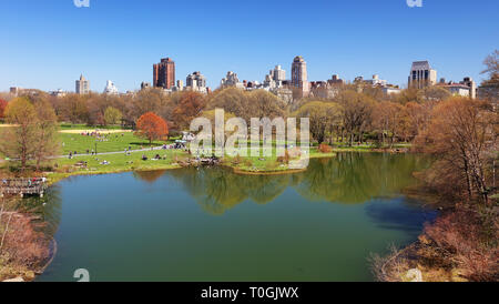 Il Central Park di New York - lo stagno delle tartarughe Foto Stock