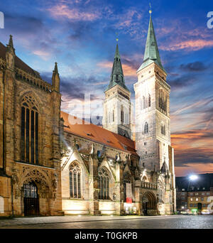 Norimberga - Chiesa di San Lorenzo al tramonto, Germania Foto Stock