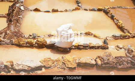 Inca saline a Maras, vicino a Cuzco in Valle Sacra, Perù. Maras stagni di sale. Foto Stock