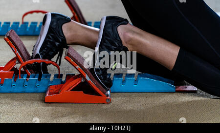 Sprinter ottenere pronto per iniziare la gara Foto Stock