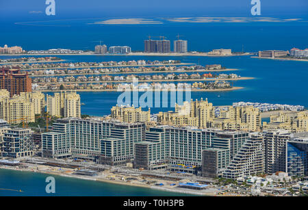 Dubai, Emirati Arabi Uniti - dic 9 2018. Edifici residenziali su Palm Jumeirah island. Le isole sono arcipelago artificiale a Dubai emirato. Foto Stock