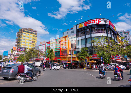 Calmette street, Street 53, intorno al mercato centrale di Phnom Penh, Cambogia, Asia Foto Stock