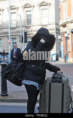 Alice taglierina arrivando a Birmingham Crown Court. Foto Stock