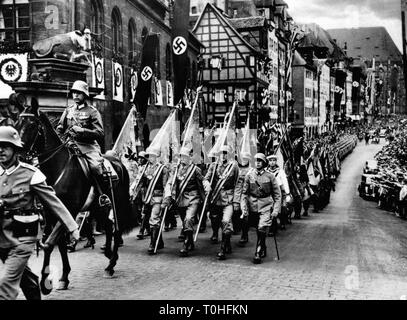Il socialismo nazionale, partito raduni, 'Reichsparteitag der Freiheit", Norimberga 10.9.1935 - 16.9.1935, colonna dell'esercito marcia attraverso la città, banner, unità di Additional-Rights-Clearance-Info-Not-Available Foto Stock