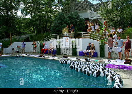 Southampton, NY, STATI UNITI D'AMERICA. 02 Settembre, 2007. Atmosfera presso il Domenica, 2 sett 2007 Passaporto Playboy Hamptons party in piscina presso il Pink Elephant di Southampton, NY, STATI UNITI D'AMERICA. Credito: Steve Mack/S.D. Mack foto/Alamy Foto Stock