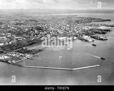 Geografia/travel, Nuova Zelanda, Auckland, vista aerea, 1950s, 50s, Isola del nord, Porto, pacifico, Polinesia, Oceania, ventesimo secolo , Additional-Rights-Clearance-Info-Not-Available Foto Stock