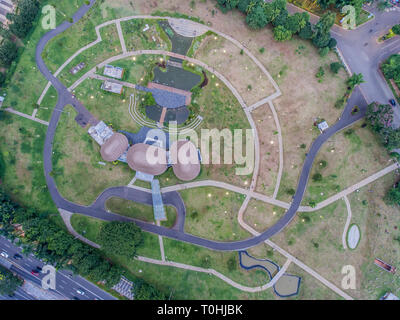 Disegno architettonico unico del parco della città di Jakarta come visto da sopra. È stato costruito per il 2018 Giochi Asiatici Foto Stock