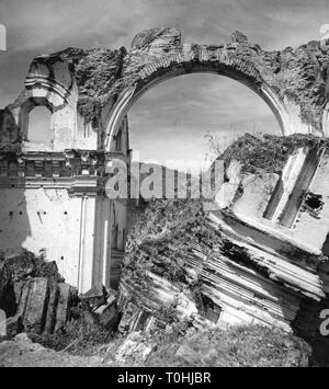 Geografia / viaggi, Guatemala Antigua, chiese, le rovine della chiesa di San Francisco, distrutta nel terremoto 1773, vista interna, sessanta, Additional-Rights-Clearance-Info-Not-Available Foto Stock