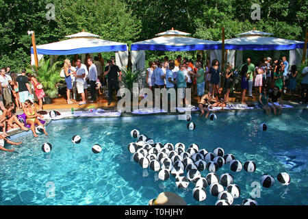 Southampton, NY, STATI UNITI D'AMERICA. 02 Settembre, 2007. Atmosfera presso il Domenica, 2 sett 2007 Passaporto Playboy Hamptons party in piscina presso il Pink Elephant di Southampton, NY, STATI UNITI D'AMERICA. Credito: Steve Mack/S.D. Mack foto/Alamy Foto Stock