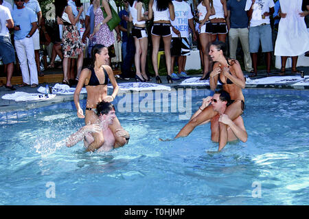 Southampton, NY, STATI UNITI D'AMERICA. 20 Mar, 2019. Atmosfera presso il Domenica, 2 sett 2007 Passaporto Playboy Hamptons party in piscina presso il Pink Elephant di Southampton, NY, STATI UNITI D'AMERICA. Credito: Steve Mack/S.D. Mack foto/Alamy Foto Stock