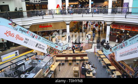 St George's Shopping Centre in Harrow, London, Regno Unito Foto Stock