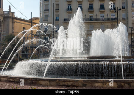 VALENCIA, Spagna - 24 febbraio : City Hall Plaza Fontana a Valencia in Spagna il 24 febbraio 2019. Persone non identificate Foto Stock