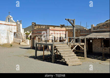 Il patibolo a Fort Bravo in stile occidentale parco a tema di Tabernas in Almeria. Precedentemente noto come un film di Hollywood, è ora una delle principali attrazioni turistiche. Foto Stock