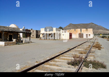 La ferrovia a Fort Bravo western parco a tema in Tabernas, Almeria, Spagna precedentemente un set cinematografico per i film di Hollywood. Foto Stock