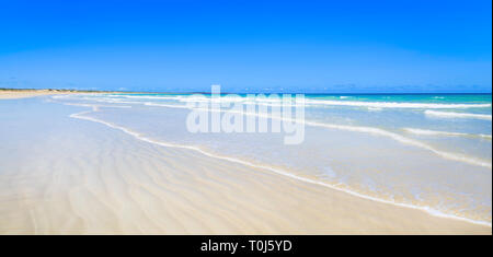 Cable Beach, Broome, una bella giornata di sole in spiaggia di Cable Beach, Broome, Australia occidentale Foto Stock