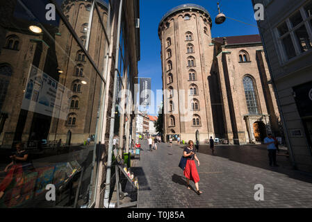 Copenhagen. La Danimarca. La Torre circolare (Rundetaarn) Købmagergade. Del XVII secolo torre costruita come un osservatorio astronomico. Foto Stock