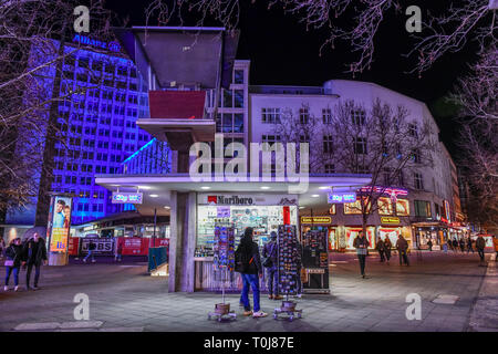 Il traffico storico pulpito, Joachimsthaler posto, Kurfürstendamm, Charlottenburg di Berlino, Germania, Historische Verkehrskanzel, Joachimsthaler Platz, De Foto Stock