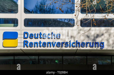 Alto, regime pensionistico tedesco, dam Hohenzollern, villaggio Wilmers, Berlino, Germania, Hochhaus, Deutsche Rentenversicherung, Hohenzollerndamm, Wilmers Foto Stock