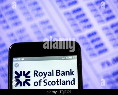 The Royal Bank of Scotland plc logo azienda vede visualizzato sul telefono intelligente. Foto Stock