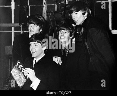 Un dura giornata di notte, JOHN LENNON E PAUL MCCARTNEY, Ringo Starr , George Harrison, 1964 Foto Stock