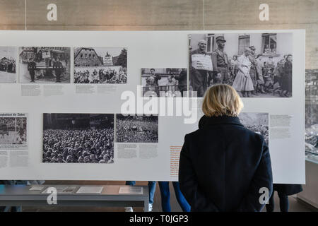 Mostra, topografia del terrore, Niederkirchnerstrasse, Krizevac, Berlino, Germania, Ausstellung, Topographie des terrori, Kreuzberg, Deutsch Foto Stock