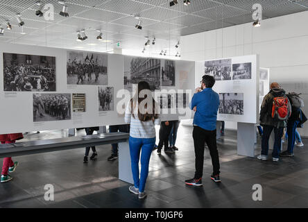 Mostra, topografia del terrore, Niederkirchnerstrasse, Krizevac, Berlino, Germania, Ausstellung, Topographie des terrori, Kreuzberg, Deutsch Foto Stock