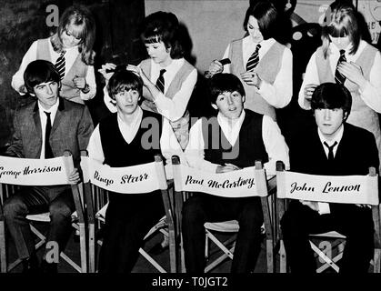 Un dura giornata di notte, George Harrison e Ringo Starr PAUL MCCARTNEY , JOHN LENNON, 1964 Foto Stock