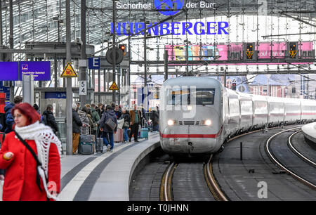 Intercity express, stazione centrale, Moabit, medio, Berlino, Germania, ghiaccio, Hauptbahnhof, Mitte, Deutschland Foto Stock