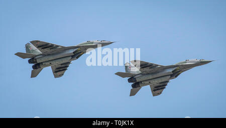 Mikoyan Gurevich MiG-29UBM - RF-90853 & RF-90850 - Russo Air Force. Foto Stock